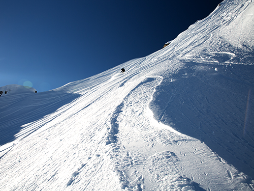 off-piste snowboarding in megeve with a snowboard guide